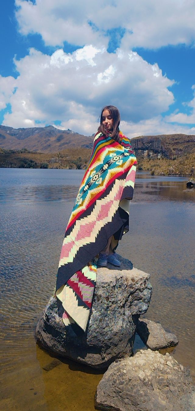 Alpaca Wool Blanket Queen Size Ultra-Soft and Reversible - Colorful Pattern